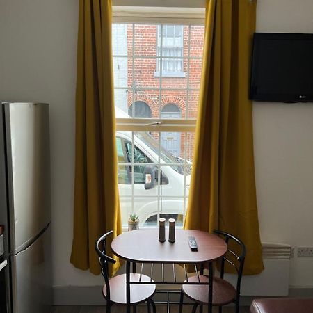Ground Floor Two Bed Cairo Street Appartement Warrington Buitenkant foto