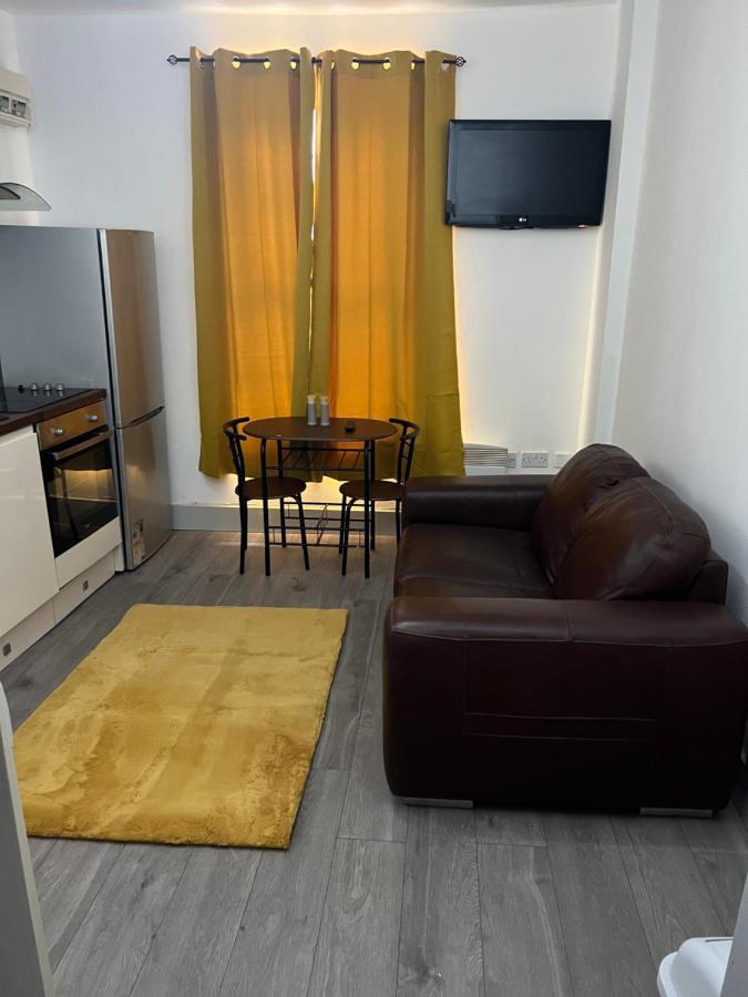 Ground Floor Two Bed Cairo Street Appartement Warrington Buitenkant foto